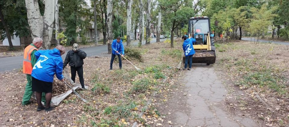 Сегодня, 25 сентября 2025 года, в рамках проекта «Городская среда», реализуемого Единой Россией , работники Управы Кировского района совместно с сотрудниками МУП АГД «Кировский Зеленстрой» и активистами Единой России приняли... Сегодня, 25 сентября 2025 года, в рамках проекта «Городская среда», реализуемого Единой Россией , работники Управы Кировского района совместно с сотрудниками МУП АГД «Кировский Зеленстрой» и активистами Единой России приняли...