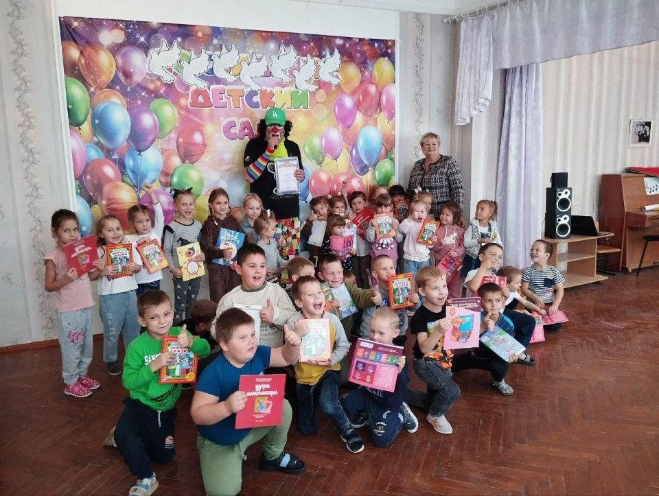 Артист из Владикавказа выступил в детских садах округа Иловайск Артист из Владикавказа выступил в детских садах округа Иловайск