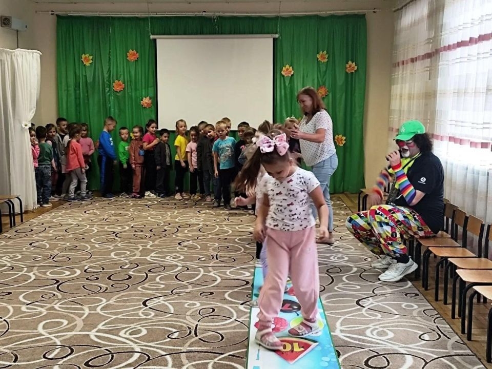 Артист из Владикавказа выступил в детских садах округа Иловайск Артист из Владикавказа выступил в детских садах округа Иловайск