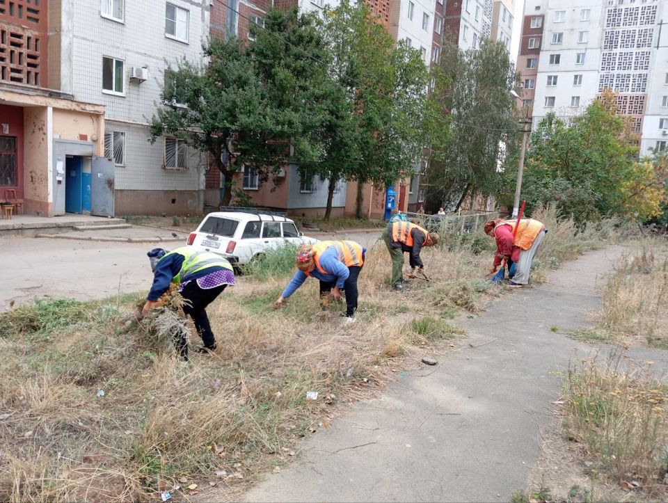 Сегодня, 25 сентября 2025 года, по поручению Главы Республики Дениса Пушилина, в рамках проекта «Городская среда», реализуемого Единой Россией , работники предприятий Кировского района приняли участие в традиционной... Сегодня, 25 сентября 2025 года, по поручению Главы Республики Дениса Пушилина, в рамках проекта «Городская среда», реализуемого Единой Россией , работники предприятий Кировского района приняли участие в традиционной...