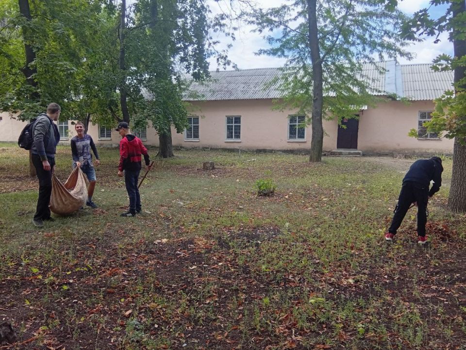 Сегодня, 25 сентября 2025 года, по поручению Главы Республики Дениса Пушилина, в рамках проекта «Городская среда», реализуемого Единой Россией , работники предприятий Кировского района приняли участие в традиционной... Сегодня, 25 сентября 2025 года, по поручению Главы Республики Дениса Пушилина, в рамках проекта «Городская среда», реализуемого Единой Россией , работники предприятий Кировского района приняли участие в традиционной...
