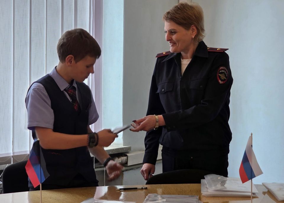 Иван Адамец: В преддверии Дня воссоединения Донецкой Народной Республики с Российской Федерацией, в Куйбышевском районе состоялось торжественное вручение паспортов юным жителям «Мы-граждане России!» Иван Адамец: В преддверии Дня воссоединения Донецкой Народной Республики с Российской Федерацией, в Куйбышевском районе состоялось торжественное вручение паспортов юным жителям «Мы-граждане России!»