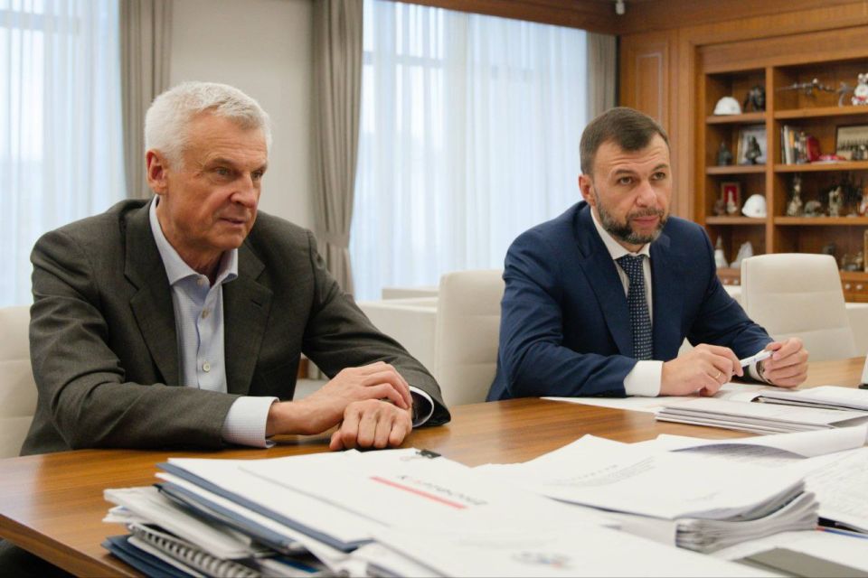 Глава Минстроя России Ирек Файзуллин провел рабочую встречу с Губернатором Магаданской области Сергеем Носовым и Главой ДНР Денисом Пушилиным Глава Минстроя России Ирек Файзуллин провел рабочую встречу с Губернатором Магаданской области Сергеем Носовым и Главой ДНР Денисом Пушилиным