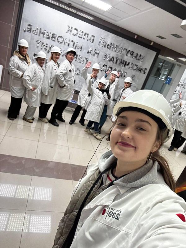 Артисты из Горловки посетили знаковые места Челябинска Артисты из Горловки посетили знаковые места Челябинска