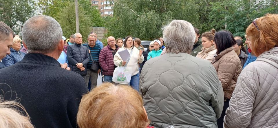 Валентин Левченко: Руководство города продолжает встречи с жителями Киевского района, для того чтобы из «первых уст» услышать о конкретных проблемах Валентин Левченко: Руководство города продолжает встречи с жителями Киевского района, для того чтобы из «первых уст» услышать о конкретных проблемах