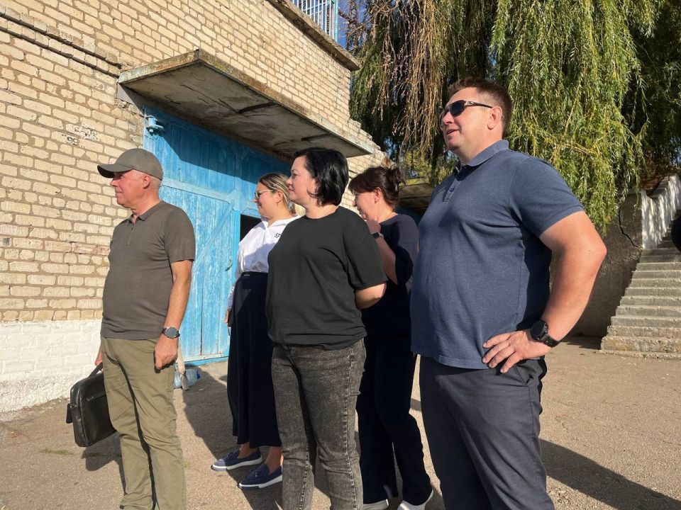 Вчера врип главы Администрации городского округа Харцызск Евгений Поплавский провел встречу с трудовым коллективом МБУ ДО СШ "Энергетик" г. Зугрэс Вчера врип главы Администрации городского округа Харцызск Евгений Поплавский провел встречу с трудовым коллективом МБУ ДО СШ "Энергетик" г. Зугрэс