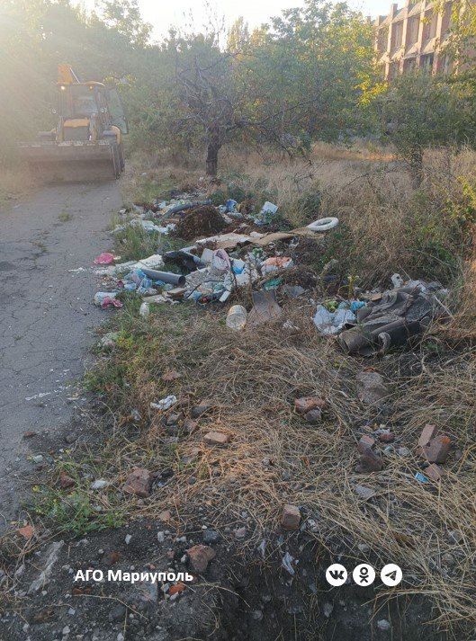 В Жовтневом районе Мариуполя коммунальщики ликвидировали три стихийные свалки В Жовтневом районе Мариуполя коммунальщики ликвидировали три стихийные свалки