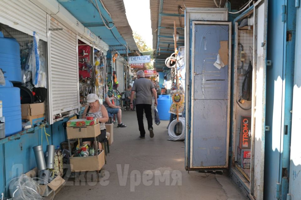 Обещают арендные каникулы: продавцы рынка "Аквилон" переедут вместе с павильонами Обещают арендные каникулы: продавцы рынка "Аквилон" переедут вместе с павильонами