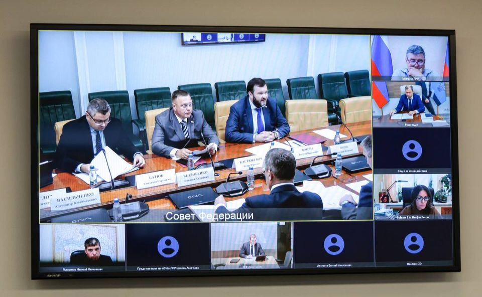 Обсудили проводимую работу по развитию пунктов пропуска на административной границе в Совете Федерации Обсудили проводимую работу по развитию пунктов пропуска на административной границе в Совете Федерации