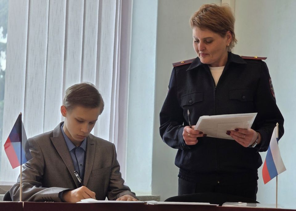 Иван Адамец: В преддверии Дня воссоединения Донецкой Народной Республики с Российской Федерацией, в Куйбышевском районе состоялось торжественное вручение паспортов юным жителям «Мы-граждане России!» Иван Адамец: В преддверии Дня воссоединения Донецкой Народной Республики с Российской Федерацией, в Куйбышевском районе состоялось торжественное вручение паспортов юным жителям «Мы-граждане России!»
