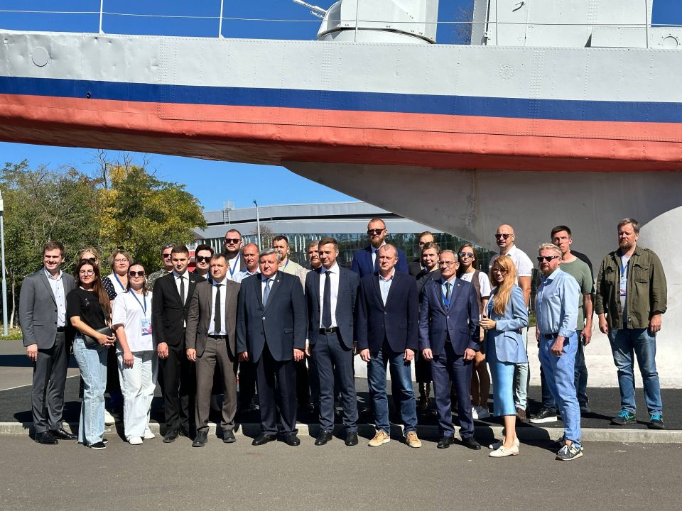Владимир Ежиков: Новые возможности для блогеров-просветителей: РВИО открывает студию Rutube в Мариуполе Владимир Ежиков: Новые возможности для блогеров-просветителей: РВИО открывает студию Rutube в Мариуполе