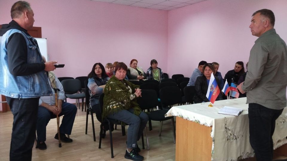 В Новотроицком обсудили актуальные вопросы благоустройства и социальной поддержки В Новотроицком обсудили актуальные вопросы благоустройства и социальной поддержки