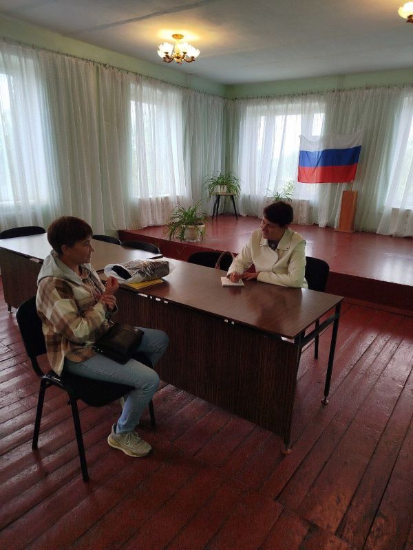 Выездной прием граждан. Сегодня, 25 сентября, руководитель общественной приемной Партии "Единая Россия" Торезского местного отделения Дарья Круть провела приём в пгт Выездной прием граждан. Сегодня, 25 сентября, руководитель общественной приемной Партии "Единая Россия" Торезского местного отделения Дарья Круть провела приём в пгт