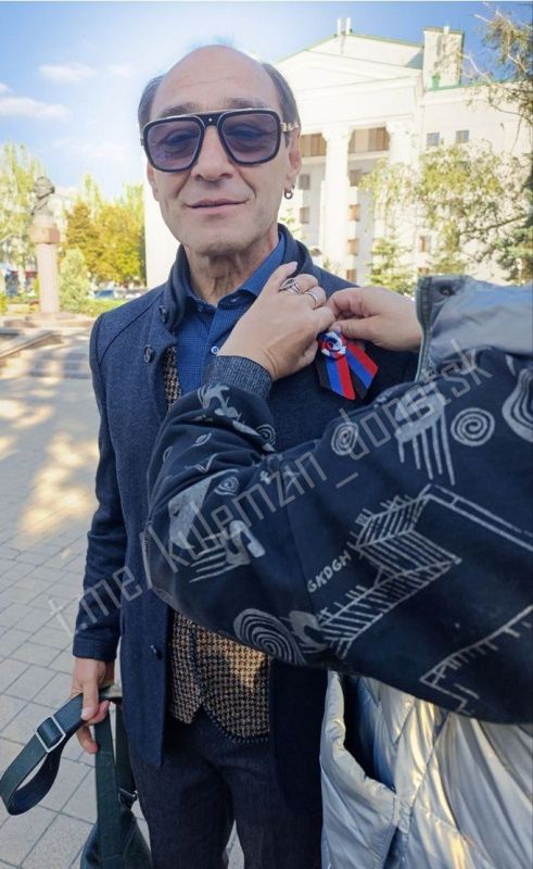 Сегодня на бульваре Пушкина состоялся праздничный концерт, посвящённый Дню воссоединения Донецкой Народной Республики с Российской Федерацией Сегодня на бульваре Пушкина состоялся праздничный концерт, посвящённый Дню воссоединения Донецкой Народной Республики с Российской Федерацией
