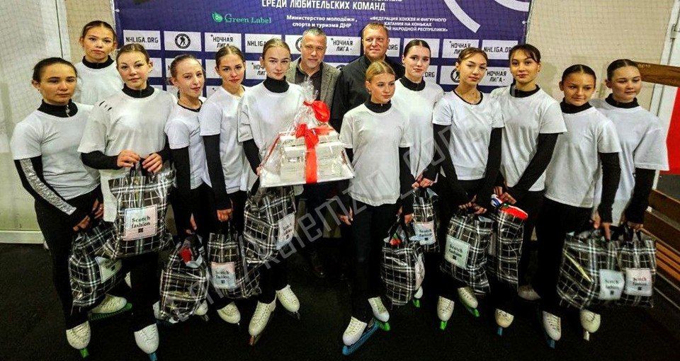 Алексей Кулемзин: Сегодня состоялся товарищеский матч по хоккею среди юношей 2015-2016 и 2017-2018 гг. р., посвящённый Дню воссоединения Донбасса и Новороссии с Россией Алексей Кулемзин: Сегодня состоялся товарищеский матч по хоккею среди юношей 2015-2016 и 2017-2018 гг. р., посвящённый Дню воссоединения Донбасса и Новороссии с Россией