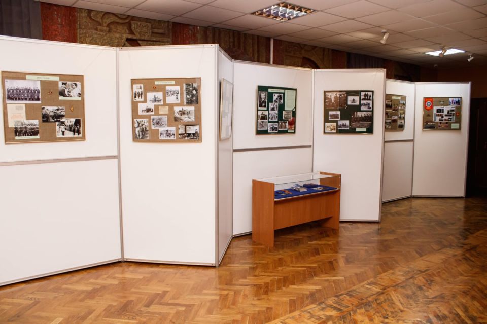 В Донецком республиканском краеведческом музее состоялось открытие выставки «Наследие защиты: Донецкое военно-политическое училище» В Донецком республиканском краеведческом музее состоялось открытие выставки «Наследие защиты: Донецкое военно-политическое училище»
