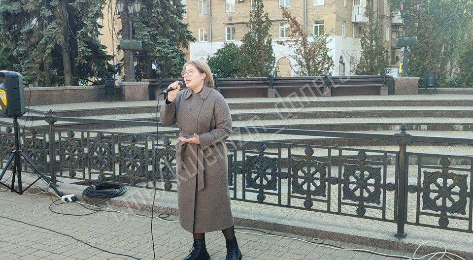 Сегодня на бульваре Пушкина состоялся праздничный концерт, посвящённый Дню воссоединения Донецкой Народной Республики с Российской Федерацией Сегодня на бульваре Пушкина состоялся праздничный концерт, посвящённый Дню воссоединения Донецкой Народной Республики с Российской Федерацией