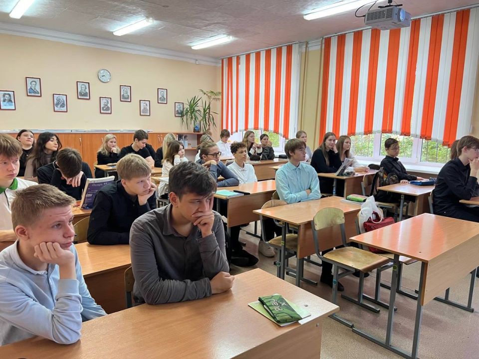 Владислав Васильев: Продолжаем вместе с вологодским сообществом "Лидеров России" проводить в школах родного региона уроки для учащихся 9-11 классов Владислав Васильев: Продолжаем вместе с вологодским сообществом "Лидеров России" проводить в школах родного региона уроки для учащихся 9-11 классов