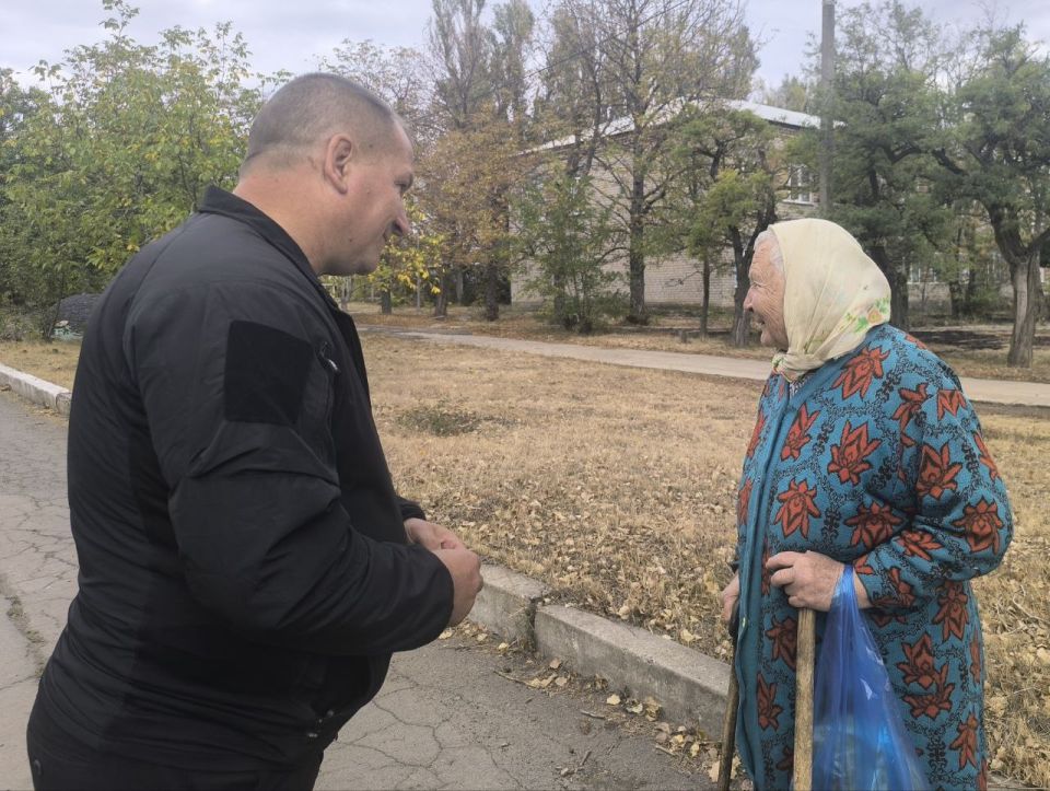 Заместителем главы городского округа Дебальцево, Валерий Бессараб провёл встречу с жителями в Новолуганском! Заместителем главы городского округа Дебальцево, Валерий Бессараб провёл встречу с жителями в Новолуганском!