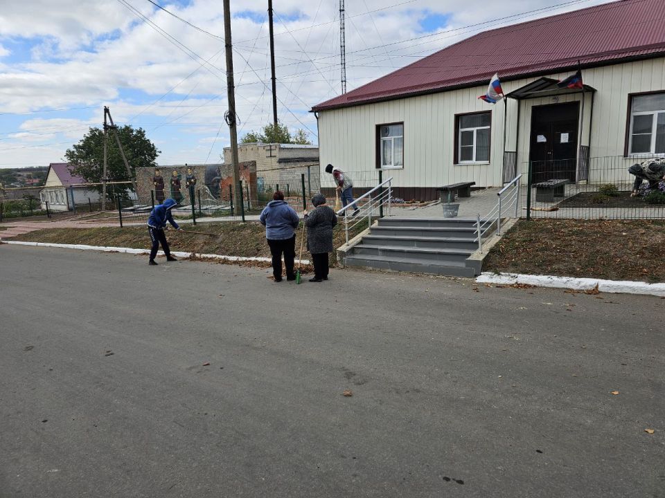 Волновахский муниципальный округ объединил усилия для благоустройства родного края: масштабный субботник собрал представителей всех сфер Волновахский муниципальный округ объединил усилия для благоустройства родного края: масштабный субботник собрал представителей всех сфер