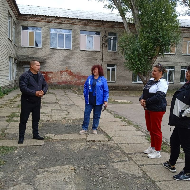 Заместителем главы городского округа Дебальцево, Валерий Бессараб провёл встречу с жителями в Новолуганском! Заместителем главы городского округа Дебальцево, Валерий Бессараб провёл встречу с жителями в Новолуганском!