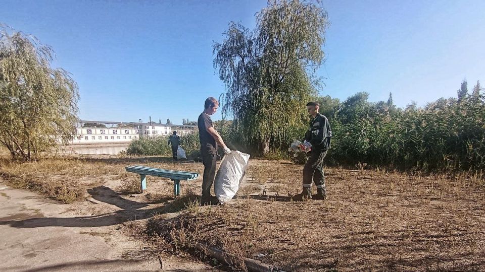 Молодые сотрудники Енакиевского металлургического завода приняли участие во всероссийской акции «Вода России» проекта «Экологическое благополучие» Молодые сотрудники Енакиевского металлургического завода приняли участие во всероссийской акции «Вода России» проекта «Экологическое благополучие»