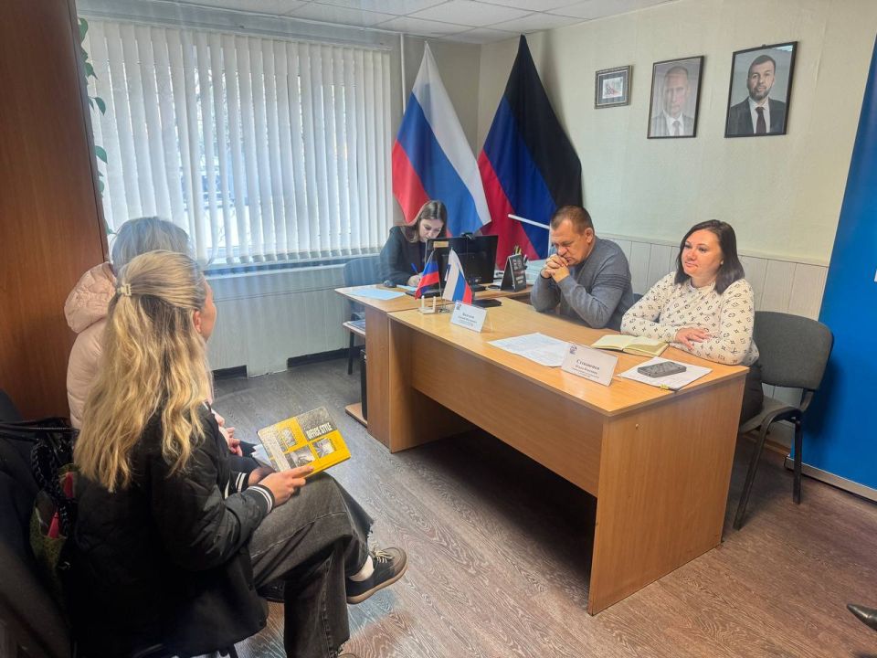 В Снежном прошёл Всероссийский день приёма родителей дошкольников В Снежном прошёл Всероссийский день приёма родителей дошкольников