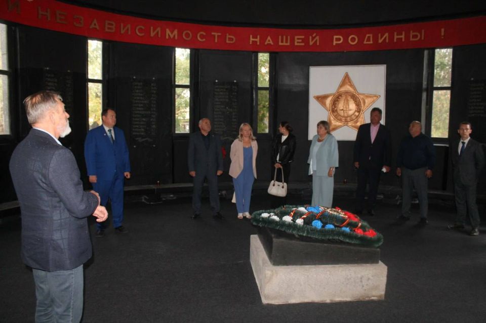 В рамках «Дня партии», и реализации партийных проектов «Историческая память» и «Культура малой Родины» в Мангуше прошли памятные мероприятия, посвященные Дню воссоединения Донецкой Народной Республики с Российской Федерацией В рамках «Дня партии», и реализации партийных проектов «Историческая память» и «Культура малой Родины» в Мангуше прошли памятные мероприятия, посвященные Дню воссоединения Донецкой Народной Республики с Российской Федерацией