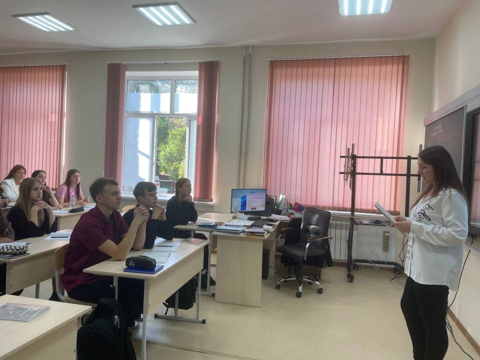 Специалист по управлению персоналом Ясиноватской дистанции пути ФГУП «ЖДН» Венжега В.Б. провела информационную встречу с учениками местных школ и Ясиноватского строительного техникума Специалист по управлению персоналом Ясиноватской дистанции пути ФГУП «ЖДН» Венжега В.Б. провела информационную встречу с учениками местных школ и Ясиноватского строительного техникума