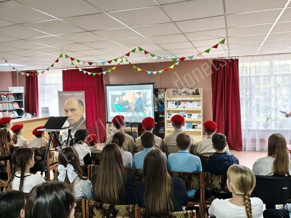 25 сентября библиотека-филиал № 18 дала старт циклу часов истории «Увлекательное краеведение Анатолия Жарова» 25 сентября библиотека-филиал № 18 дала старт циклу часов истории «Увлекательное краеведение Анатолия Жарова»