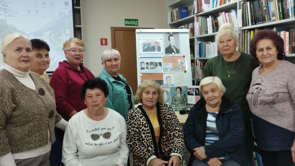 Голос Эпохи.... Согласно плану работы Мангушского местного отделения партии «Единая Россия», в рамках проекта «Культура малой Родины» в центральной районной библиотеке состоялся вечер по названием «Голос Эпохи», вечер памяти... Голос Эпохи.... Согласно плану работы Мангушского местного отделения партии «Единая Россия», в рамках проекта «Культура малой Родины» в центральной районной библиотеке состоялся вечер по названием «Голос Эпохи», вечер памяти...