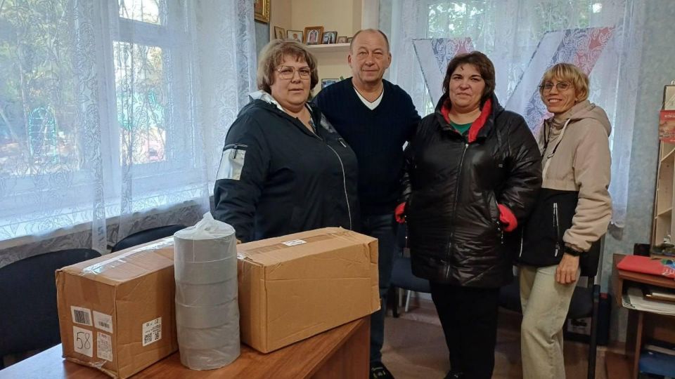 Жители Копейска передали две коробки с влажными салфетками, а активисты Аргаяшского района собрали 3 коробки со средствами гигиены и бытовой химией Жители Копейска передали две коробки с влажными салфетками, а активисты Аргаяшского района собрали 3 коробки со средствами гигиены и бытовой химией