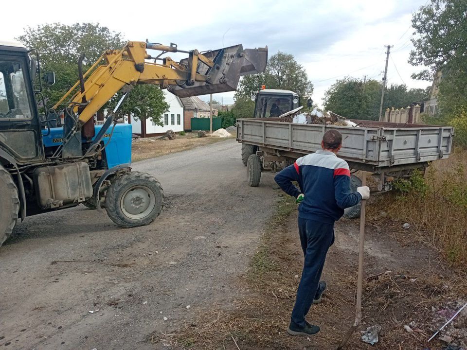 Волновахский муниципальный округ объединил усилия для благоустройства родного края: масштабный субботник собрал представителей всех сфер Волновахский муниципальный округ объединил усилия для благоустройства родного края: масштабный субботник собрал представителей всех сфер