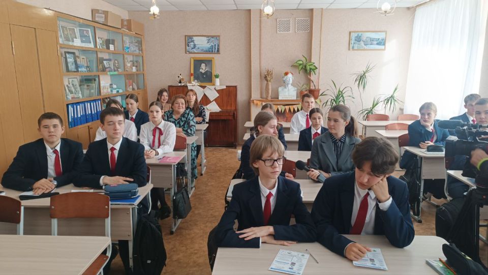 Дмитрий Огилец: Хорошее начало дня!. Сегодня принял участие в Разговоре о важном в Макеевском Лицее #1. Тема разговора - воссоединение исторических территории с Великой Россией Дмитрий Огилец: Хорошее начало дня!. Сегодня принял участие в Разговоре о важном в Макеевском Лицее #1. Тема разговора - воссоединение исторических территории с Великой Россией