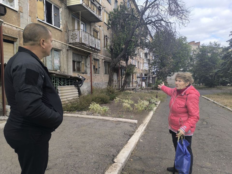 Заместителем главы городского округа Дебальцево, Валерий Бессараб провёл встречу с жителями в Новолуганском! Заместителем главы городского округа Дебальцево, Валерий Бессараб провёл встречу с жителями в Новолуганском!