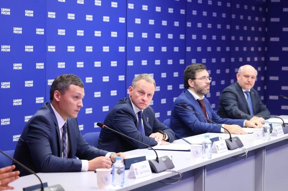 Единая Россия, Ростелеком, РВИО, игровая студия «Леста» и Федерация компьютерного спорта подписали соглашение о сотрудничестве Единая Россия, Ростелеком, РВИО, игровая студия «Леста» и Федерация компьютерного спорта подписали соглашение о сотрудничестве