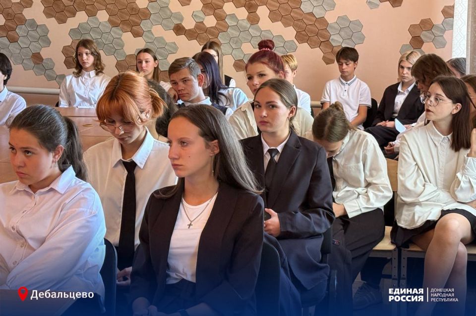 По партпроекту Единой России «Выбирай своё» в школе Дебальцево прошло мероприятие «Азы предпринимательства» По партпроекту Единой России «Выбирай своё» в школе Дебальцево прошло мероприятие «Азы предпринимательства»