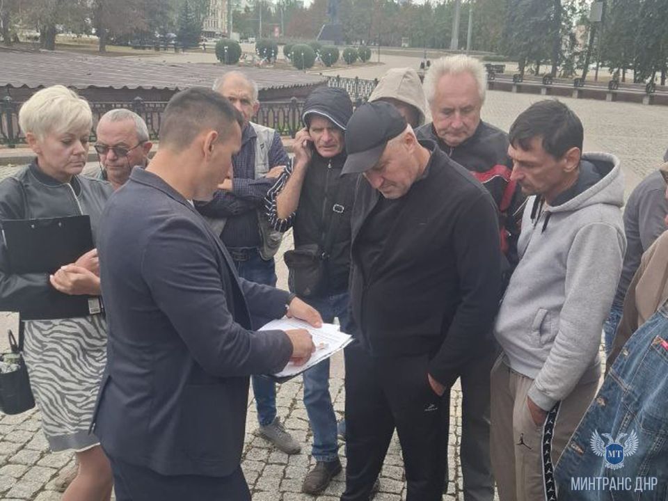 В Донецке специалисты Минтранса ДНР провели выездное информационно-профилактическое мероприятие с водителями служб легкового такси В Донецке специалисты Минтранса ДНР провели выездное информационно-профилактическое мероприятие с водителями служб легкового такси