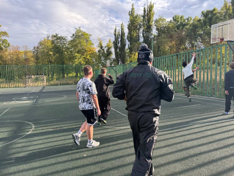 Денис Зубов: Спорт - наша жизнь!. Мне судья назначил фол Денис Зубов: Спорт - наша жизнь!. Мне судья назначил фол