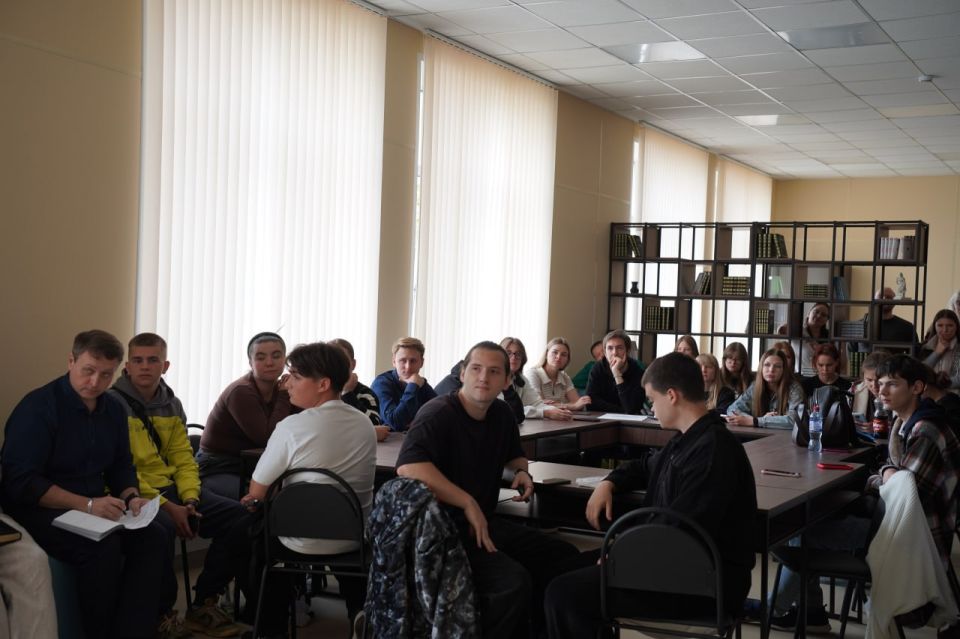 Лучшие идеи в фокусе! 25 сентября в ПГТУ — филиале НИУ МГСУ состоялся первый этап защиты новых логотипов университета Лучшие идеи в фокусе! 25 сентября в ПГТУ — филиале НИУ МГСУ состоялся первый этап защиты новых логотипов университета