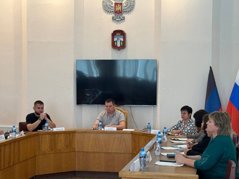 Председатель Тельмановского муниципального совета Дмитрий Липчанский принял участие в заседании штаба по вопросам здравоохранения, на котором обсудили ключевые аспекты обеспечения населения качественной медицинской помощью... Председатель Тельмановского муниципального совета Дмитрий Липчанский принял участие в заседании штаба по вопросам здравоохранения, на котором обсудили ключевые аспекты обеспечения населения качественной медицинской помощью...