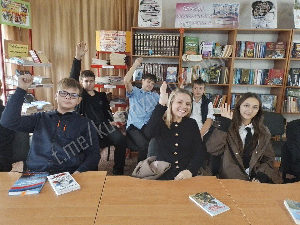 В преддверии важного для всех Дончан праздника — Дня воссоединения Донецкой Народной Республики с Российской Федерацией — библиотека-филиал № 3 распахнула свои двери для учащихся школы № 42, пригласив их на информационный... В преддверии важного для всех Дончан праздника — Дня воссоединения Донецкой Народной Республики с Российской Федерацией — библиотека-филиал № 3 распахнула свои двери для учащихся школы № 42, пригласив их на информационный...