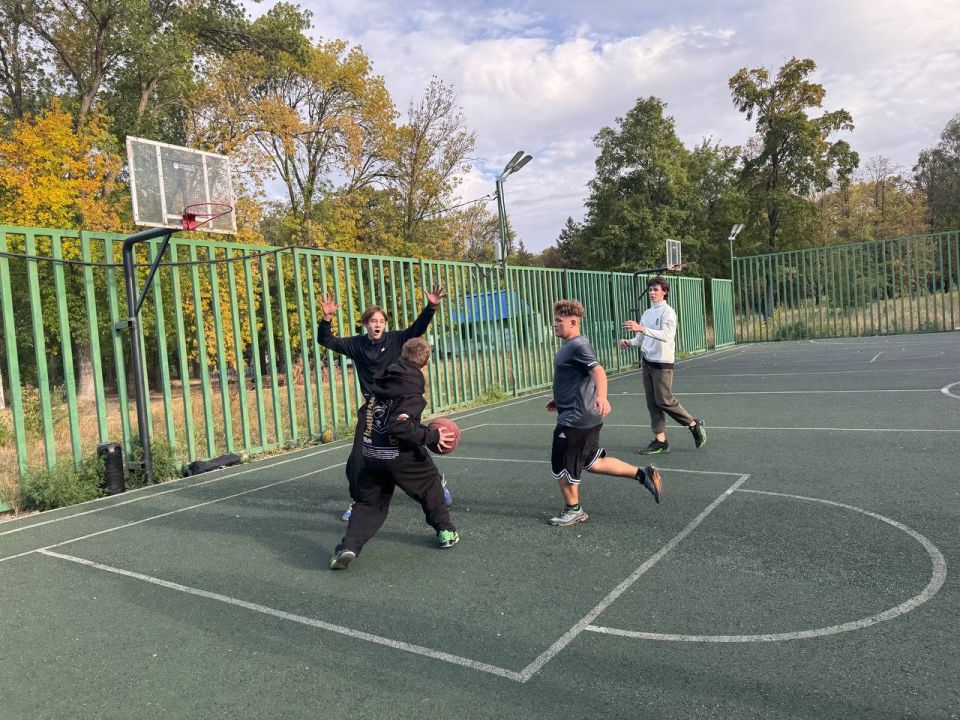Денис Зубов: Спорт - наша жизнь!. Мне судья назначил фол Денис Зубов: Спорт - наша жизнь!. Мне судья назначил фол