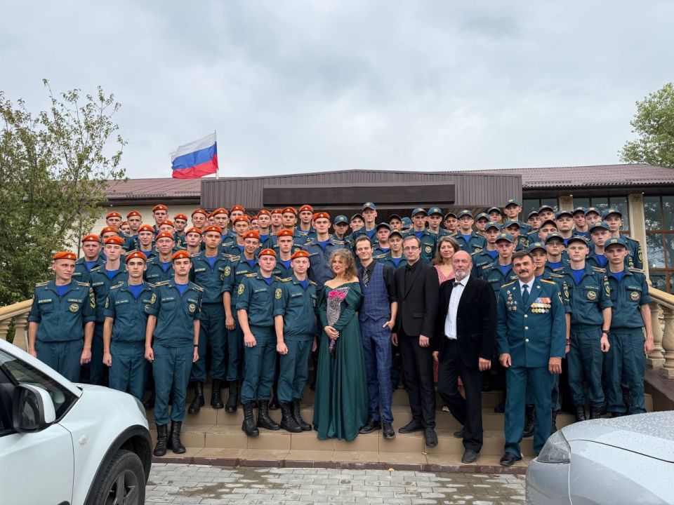 "Донбасс принял теплее, чем многие в сытых регионах": артистку из Карелии впечатлила поездка в ДНР "Донбасс принял теплее, чем многие в сытых регионах": артистку из Карелии впечатлила поездка в ДНР