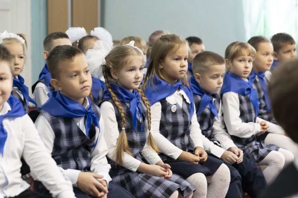 Олег Трофимов: Донбасс — это Россия. В преддверии Дня воссоединения Донбасса с Российской Федерацией более 160 тысяч школьников и студентов приняли участие в тематическом занятии «Разговор о важном» под названием «Донбасс —... Олег Трофимов: Донбасс — это Россия. В преддверии Дня воссоединения Донбасса с Российской Федерацией более 160 тысяч школьников и студентов приняли участие в тематическом занятии «Разговор о важном» под названием «Донбасс —...