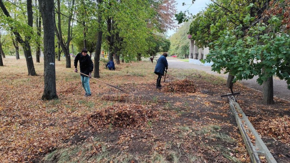 Волновахский муниципальный округ объединил усилия для благоустройства родного края: масштабный субботник собрал представителей всех сфер Волновахский муниципальный округ объединил усилия для благоустройства родного края: масштабный субботник собрал представителей всех сфер