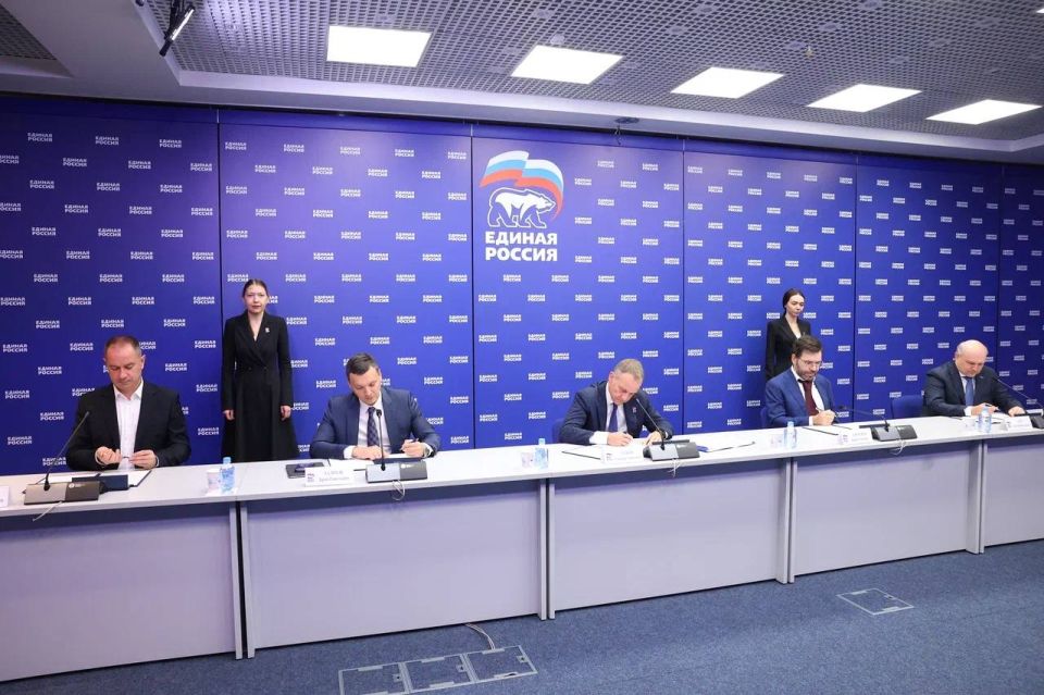 Единая Россия, Ростелеком, РВИО, игровая студия «Леста» и Федерация компьютерного спорта подписали соглашение о сотрудничестве Единая Россия, Ростелеком, РВИО, игровая студия «Леста» и Федерация компьютерного спорта подписали соглашение о сотрудничестве