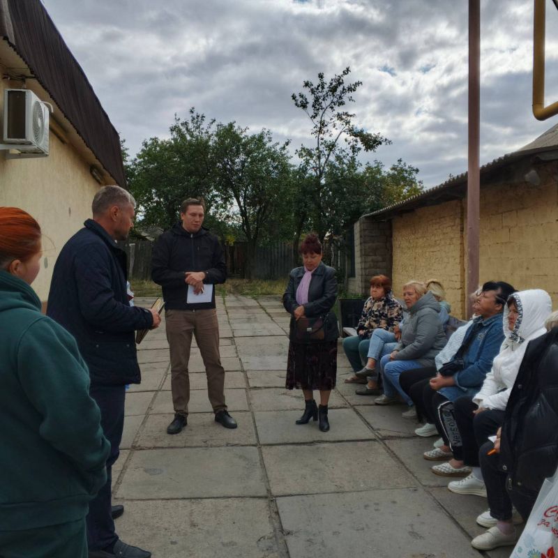 Михаил Меренков: Заместитель руководителя Управы Буденновского внутригородского района Администрации г.о.Донецк ДНР Олег Ефремов совместно с депутатом Народного Совета Юрием Леоновым и депутатом Донецкого городского совета... Михаил Меренков: Заместитель руководителя Управы Буденновского внутригородского района Администрации г.о.Донецк ДНР Олег Ефремов совместно с депутатом Народного Совета Юрием Леоновым и депутатом Донецкого городского совета...