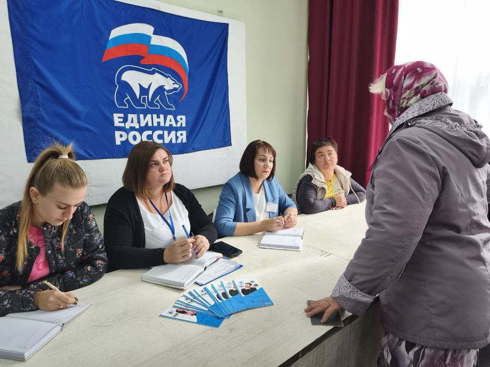 Лидер общественного мнения Лариса Иванова активно участвовала в проведении Дня партии "Единая Россия" Лидер общественного мнения Лариса Иванова активно участвовала в проведении Дня партии "Единая Россия"