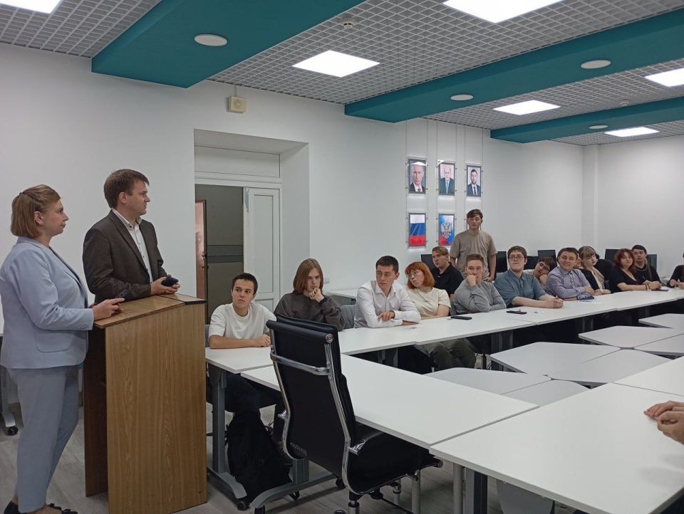 Исторический факультет Донецкого государственного университета стал одной из площадок II Просветительского десанта Российского военно-исторического общества Исторический факультет Донецкого государственного университета стал одной из площадок II Просветительского десанта Российского военно-исторического общества